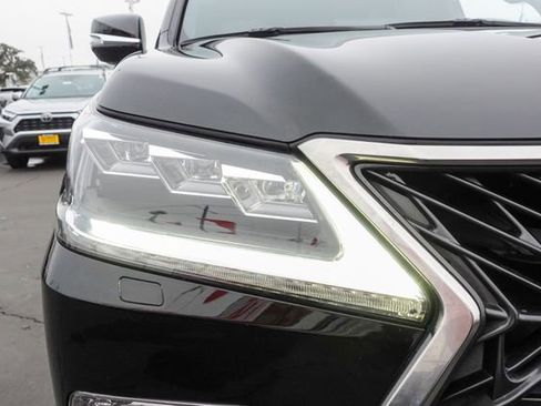 Used 2020 Lexus LX 570 4WD w/ 3rd Row & Luxury Pkg image 6