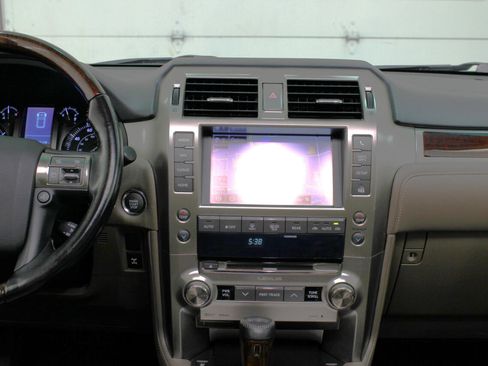 Used 2017 Lexus GX 460 Premium image 56