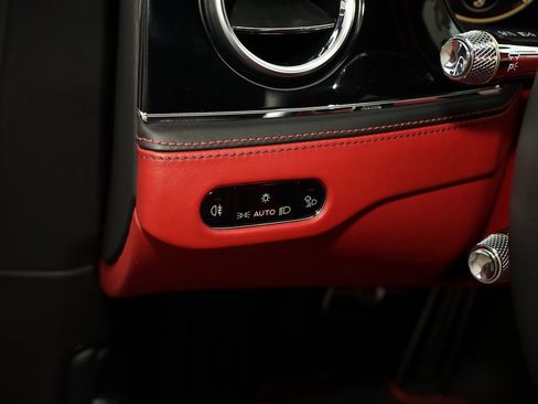 Used 2021 Bentley Flying Spur V8 image 34