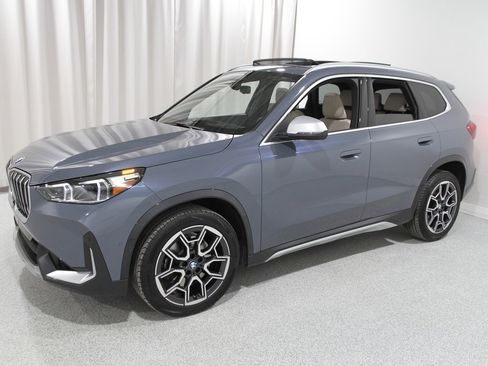 Certified 2023 BMW X1 xDrive28i w/ Premium Package image 3