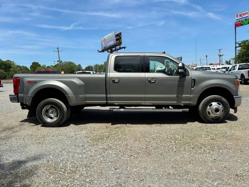 Used 2019 Ford F350 Lariat w/ Lariat Ultimate Package image 11
