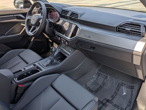 New 2025 Audi Q3 2.0T Premium image 9