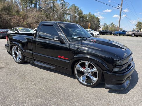 Used 2002 Chevrolet S10 Pickup LS w/ LS Preferred Equipment Group image 3