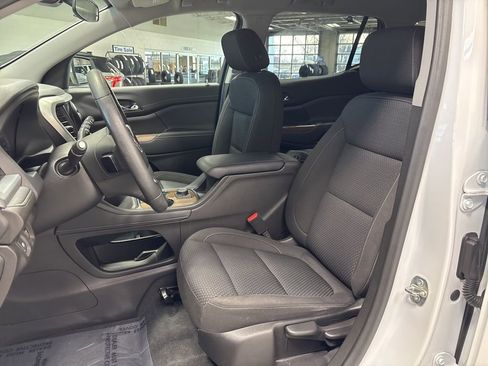 Used 2023 GMC Acadia SLE w/ LPO, Floor Liner Package image 9