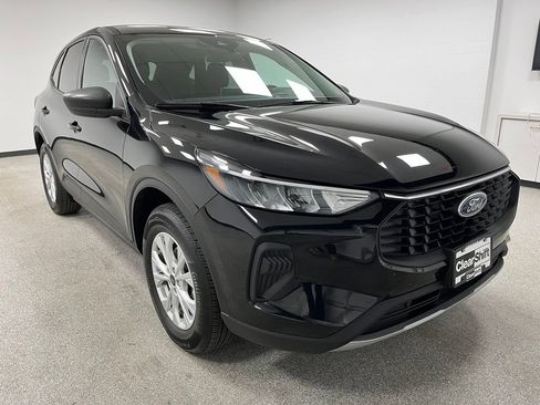 Used 2025 Ford Escape Active AWD/4WD image 2