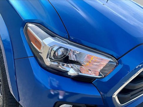 Used 2017 Toyota Tacoma SR5 w/ Tow Package AWD/4WD image 27