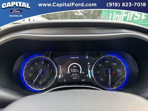 Used 2024 Chrysler Pacifica Touring-L image 24