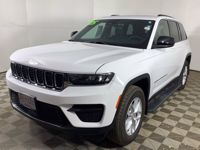 Used 2025 Jeep Grand Cherokee Laredo X w/ Luxury Tech Group I AWD/4WD image 9