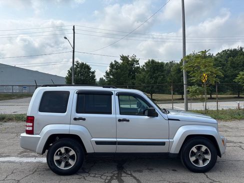 Used 2008 Jeep Liberty Sport w/ Popular Equipment Group AWD/4WD image 2