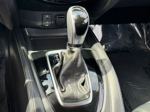 Used 2017 Nissan Rogue SL image 17