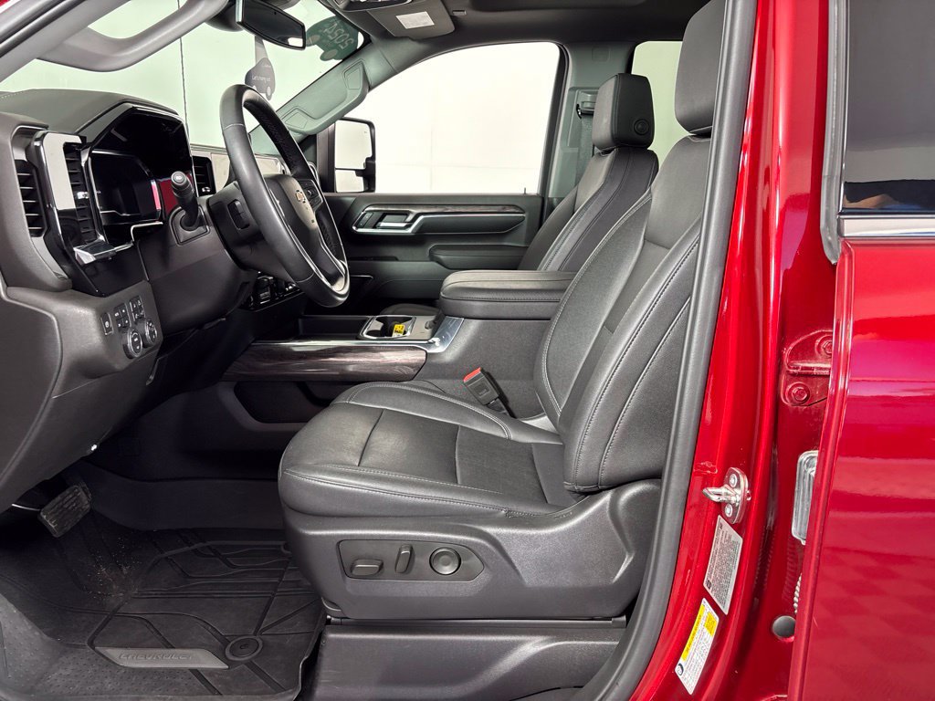 Certified 2024 Chevrolet Silverado 3500 LTZ w/ LTZ Convenience Package AWD/4WD image 24