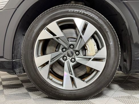 Used 2022 Audi e-tron Premium image 12