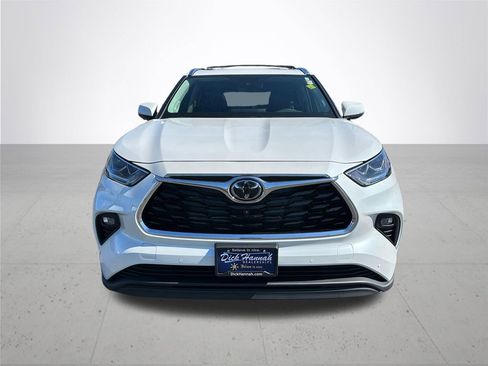 New 2026 Toyota Highlander Limited image 3