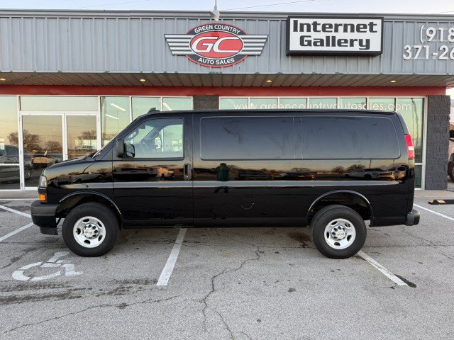 Used 2025 Chevrolet Express 2500 w/ Driver Convenience Package RWD image 5