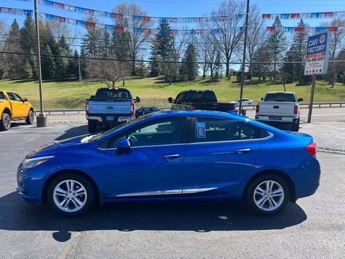Used 2016 Chevrolet Cruze LT FWD image 2