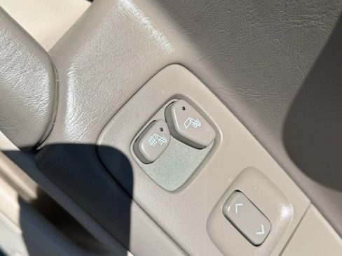 Used 2005 Cadillac De Ville FWD image 27