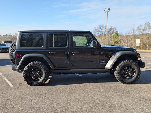 Used 2025 Jeep Wrangler Willys image 10