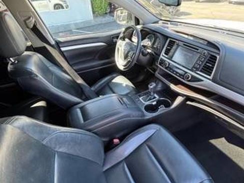 Used 2016 Toyota Highlander XLE image 10