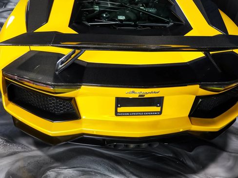 Used 2013 Lamborghini Aventador LP 700-4 image 8