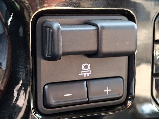 Used 2022 Chevrolet Silverado 1500 LTZ AWD/4WD image 23