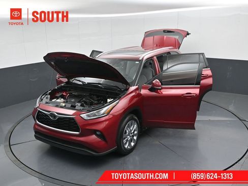 Used 2023 Toyota Highlander Limited AWD/4WD image 60