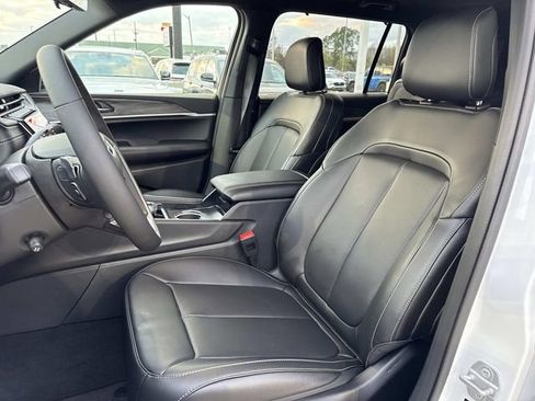 New 2025 Jeep Grand Cherokee L Limited w/ Luxury Tech Group II RWD image 11