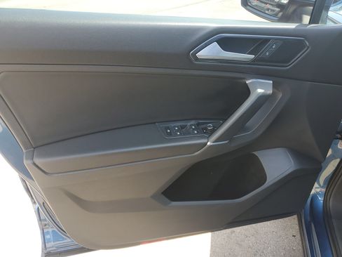 Used 2018 Volkswagen Tiguan SE w/ Front Fog Lights Package FWD image 9