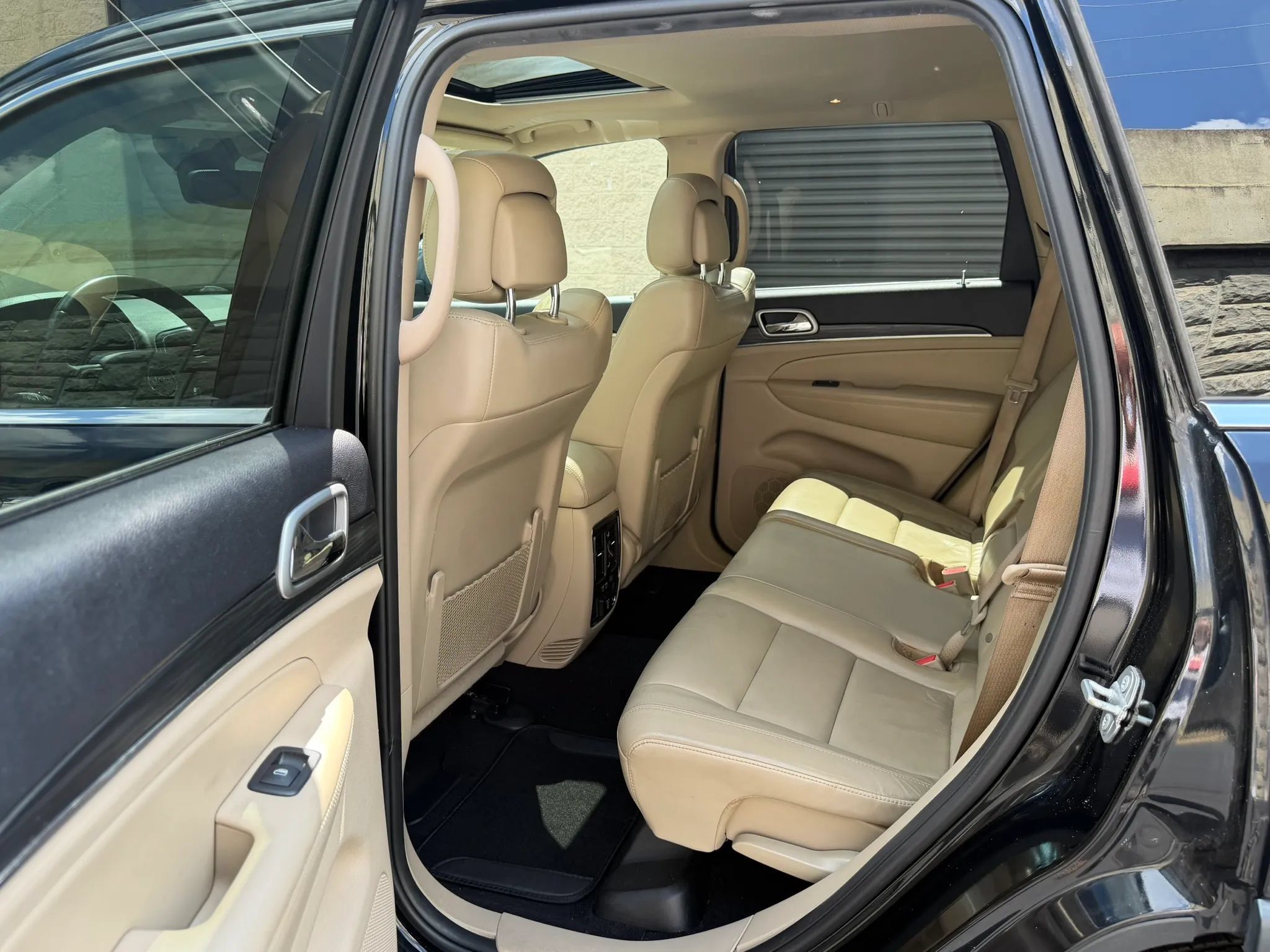 Used 2019 Jeep Grand Cherokee Limited AWD/4WD image 30