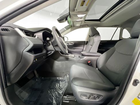 Used 2025 Toyota RAV4 XLE w/ Convenience Package FWD image 15