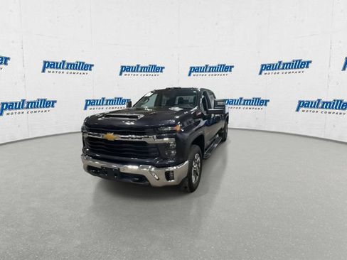 Used 2024 Chevrolet Silverado 2500 LT AWD/4WD image 4