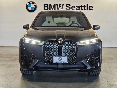 Used 2024 BMW iX xDrive50 w/ Sport Package AWD/4WD image 6