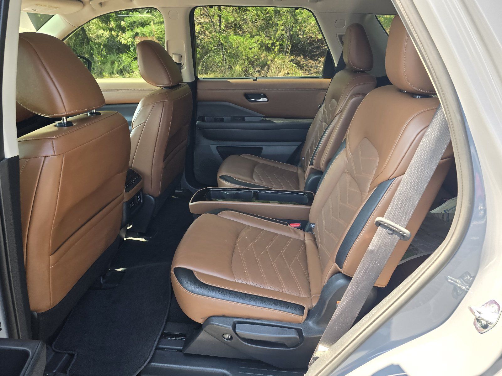 Used 2022 Nissan Pathfinder Platinum AWD/4WD image 11