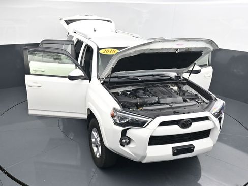 Used 2018 Toyota 4Runner SR5 AWD/4WD image 35