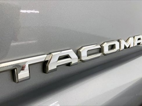 Used 2020 Toyota Tacoma SR5 image 32