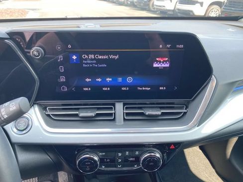 Used 2024 Chevrolet Trax LT w/ Driver Confidence Package FWD image 13