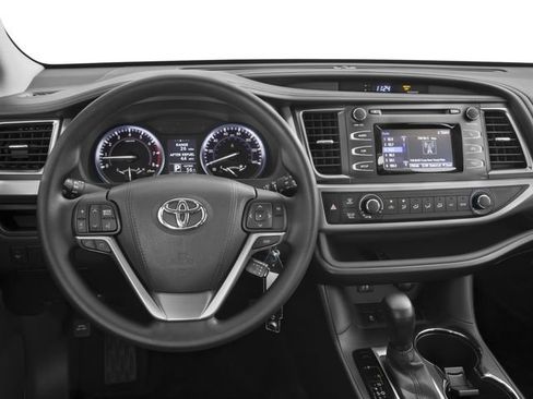 Used 2016 Toyota Highlander LE image 7