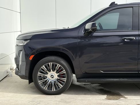 Certified 2022 Cadillac Escalade Premium Luxury image 5