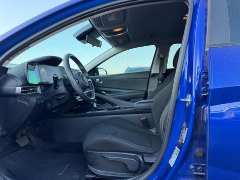 Used 2023 Hyundai Elantra SEL w/ Convenience Package FWD image 5
