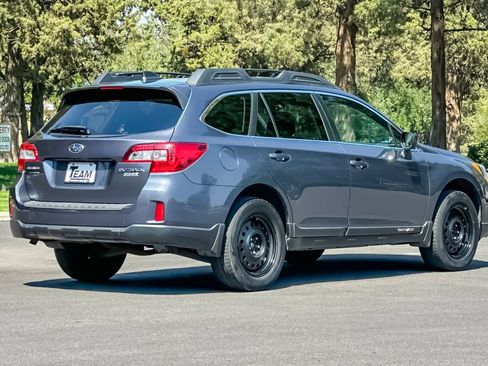 Used 2017 Subaru Outback 2.5i Premium AWD/4WD image 4