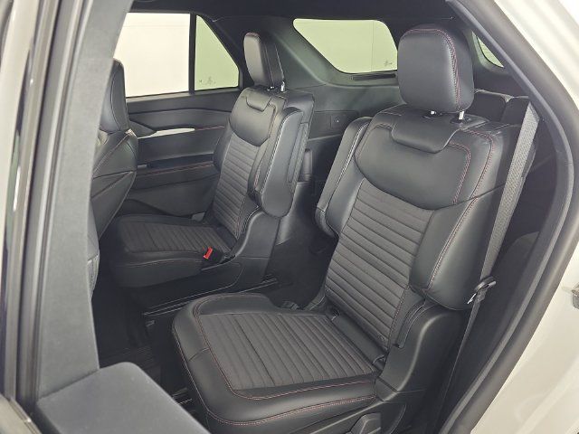 Used 2026 Ford Explorer ST-Line w/ ST-Line Street Pack AWD/4WD image 25