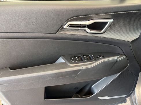 Used 2025 Kia Sportage LX image 18