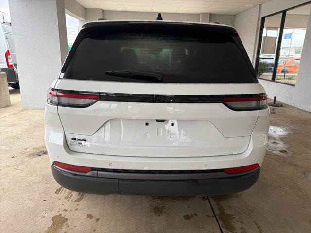 New 2026 Jeep Grand Cherokee Altitude AWD/4WD image 4