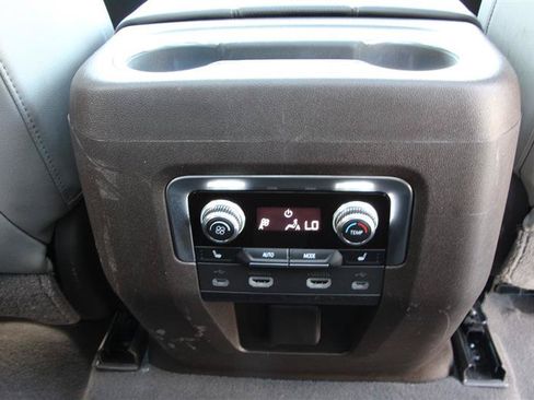 Used 2021 GMC Yukon SLT w/ SLT Luxury Plus Package AWD/4WD image 28