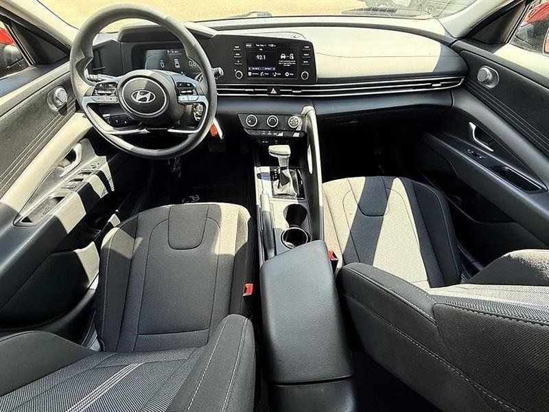 Used 2026 Hyundai Elantra SE FWD image 23