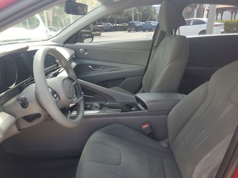 Used 2022 Hyundai Elantra SEL w/ Preferred Accessory Package FWD image 14