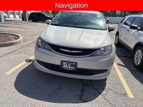 Used 2017 Chrysler Pacifica Touring w/ Tire & Wheel Group image 4