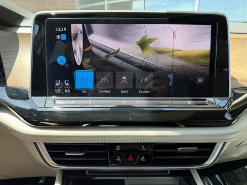 Used 2024 Volkswagen Atlas SE FWD image 26