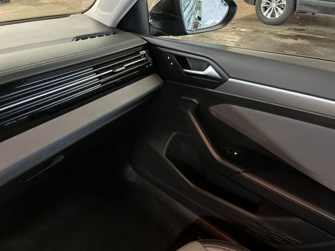 Used 2025 Volkswagen Jetta SE image 35