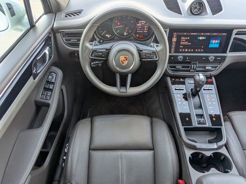 Certified 2025 Porsche Macan image 15