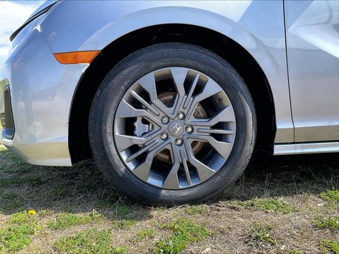 New 2026 Honda Odyssey Touring image 8